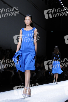 Shiatzy Chen Fashion Show, Fashion Week Paris
