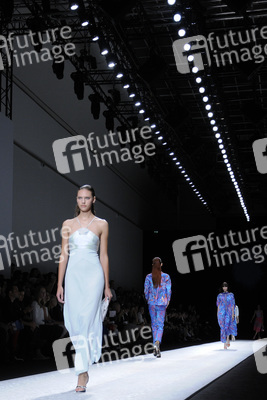 Shiatzy Chen Fashion Show, Fashion Week Paris