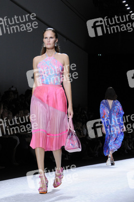 Shiatzy Chen Fashion Show, Fashion Week Paris