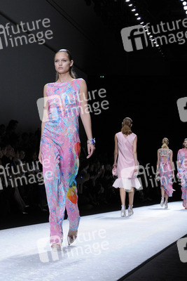 Shiatzy Chen Fashion Show, Fashion Week Paris