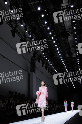 Shiatzy Chen Fashion Show, Fashion Week Paris