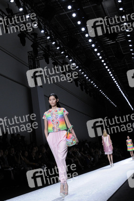 Shiatzy Chen Fashion Show, Fashion Week Paris