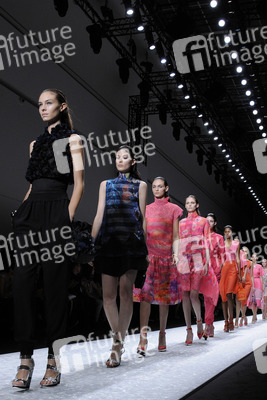 Shiatzy Chen Fashion Show, Fashion Week Paris
