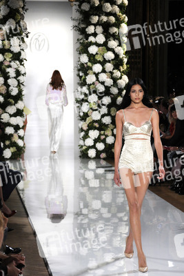 Valentin Yudashkin Fashion Show, Fashion Week Paris