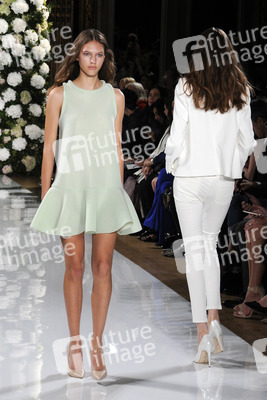 Valentin Yudashkin Fashion Show, Fashion Week Paris