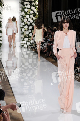 Valentin Yudashkin Fashion Show, Fashion Week Paris
