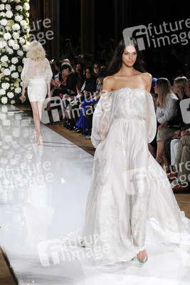 Valentin Yudashkin Fashion Show, Fashion Week Paris