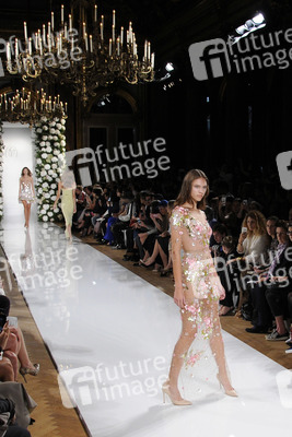 Valentin Yudashkin Fashion Show, Fashion Week Paris