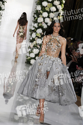 Valentin Yudashkin Fashion Show, Fashion Week Paris
