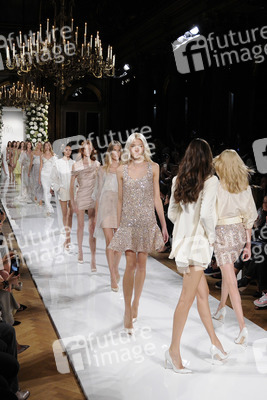 Valentin Yudashkin Fashion Show, Fashion Week Paris