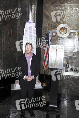 Jullian Lennon und die Lupus Foundation schalten lila Licht am Empire State Building an, New York