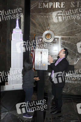 Jullian Lennon und die Lupus Foundation schalten lila Licht am Empire State Building an, New York