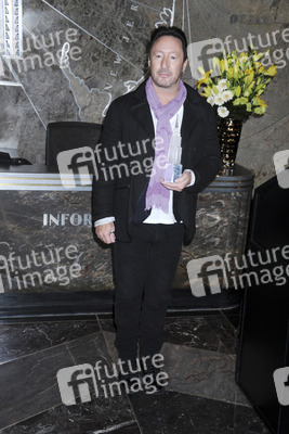 Jullian Lennon und die Lupus Foundation schalten lila Licht am Empire State Building an, New York
