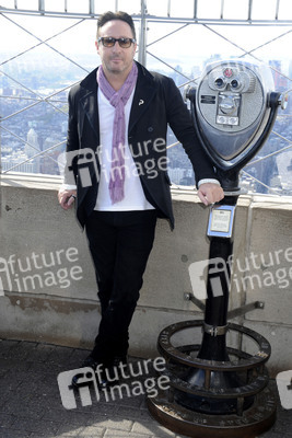 Jullian Lennon und die Lupus Foundation schalten lila Licht am Empire State Building an, New York