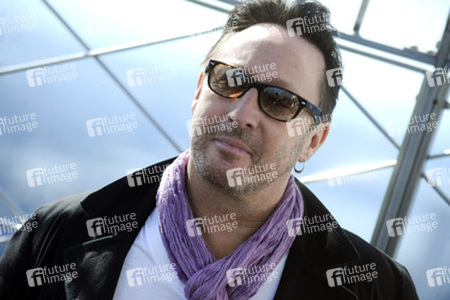 Jullian Lennon und die Lupus Foundation schalten lila Licht am Empire State Building an, New York