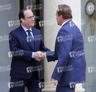 Francois Hollande empfängt Arnold Schwarzenegger im Élysée-Palast, Paris