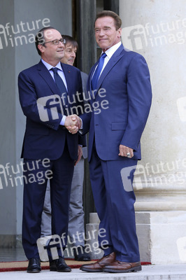 Francois Hollande empfängt Arnold Schwarzenegger im Élysée-Palast, Paris