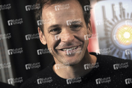 Peter Sarsgaard beleuchtet Empire State Building rot, New York