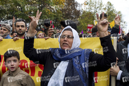 Demo für Kobane in Wedding, Berlin