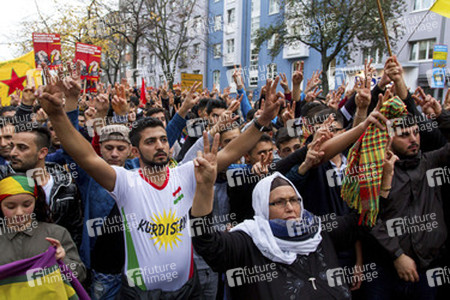 Demo für Kobane in Wedding, Berlin