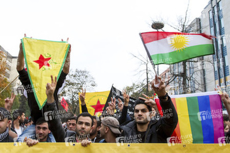Demo für Kobane in Wedding, Berlin