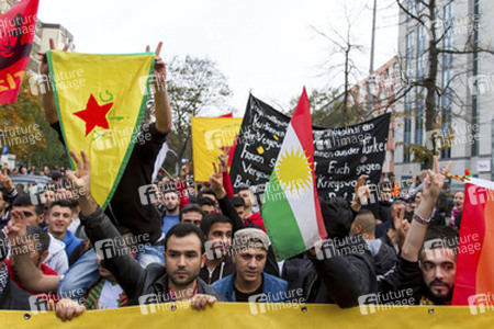 Demo für Kobane in Wedding, Berlin