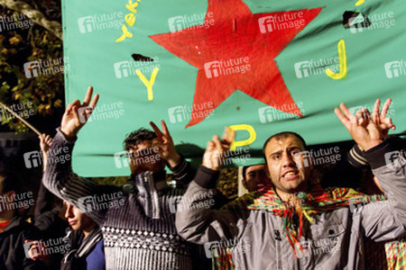 Demo für Kobane in Wedding, Berlin