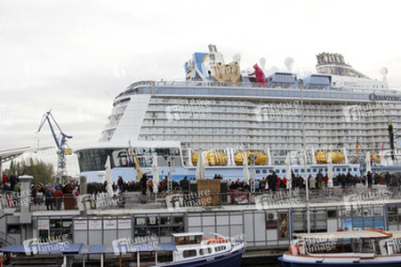 Das Kreuzfahrtschiff 'MS Quantum of the Seas', Hamburg