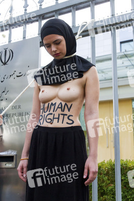 Femen Protest vor der Iranischen Botschaft, Berlin