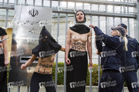 Femen Protest vor der Iranischen Botschaft, Berlin