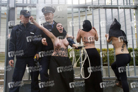 Femen Protest vor der Iranischen Botschaft, Berlin