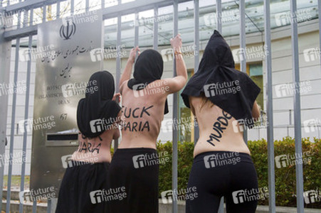 Femen Protest vor der Iranischen Botschaft, Berlin