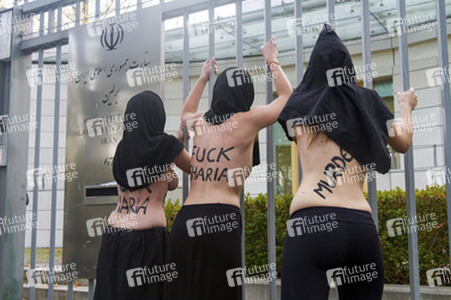 Femen Protest vor der Iranischen Botschaft, Berlin