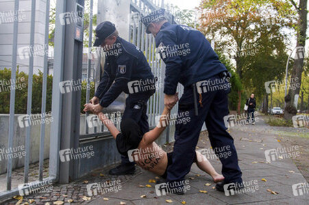 Femen Protest vor der Iranischen Botschaft, Berlin