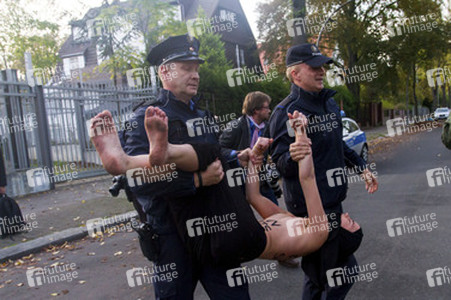 Femen Protest vor der Iranischen Botschaft, Berlin