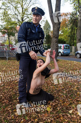 Femen Protest vor der Iranischen Botschaft, Berlin