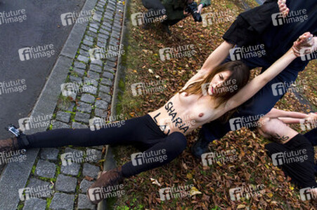 Femen Protest vor der Iranischen Botschaft, Berlin
