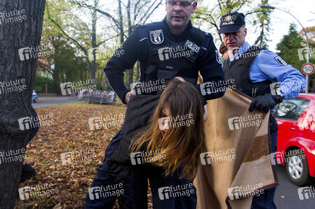 Femen Protest vor der Iranischen Botschaft, Berlin