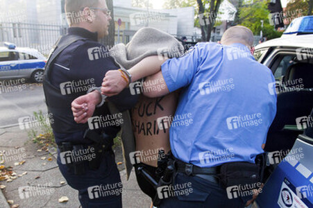Femen Protest vor der Iranischen Botschaft, Berlin