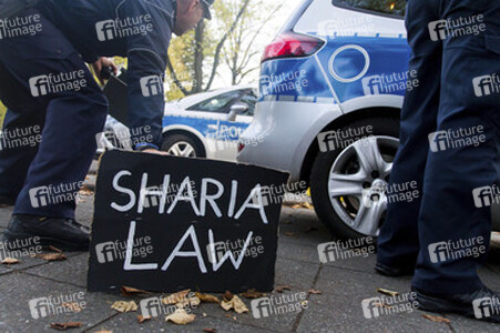 Femen Protest vor der Iranischen Botschaft, Berlin