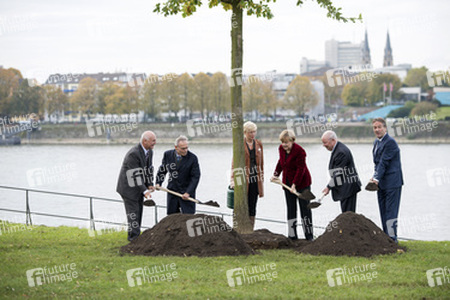 Anglea Merkel pflanzt Baumdenkmal, Bonn