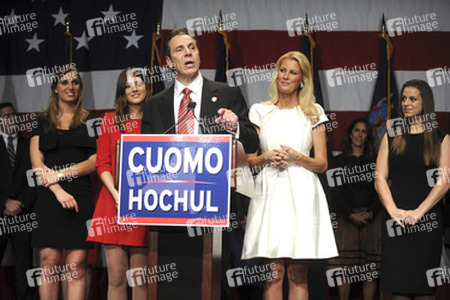 Andrew M. Cuomo zu Gouverneur wiedergewählt, New York