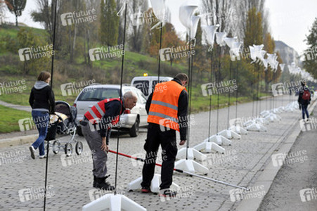 Aufbau der Installation 'Lichtgrenze', Berlin