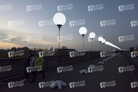 Lichtmauer aus Ballons, Berlin