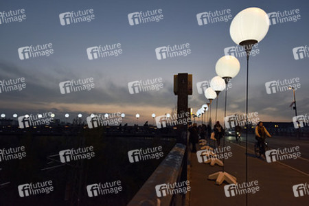 Lichtmauer aus Ballons, Berlin