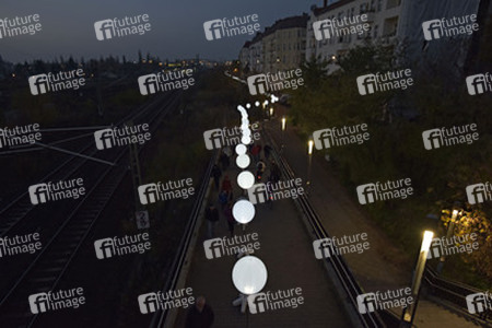 Lichtmauer aus Ballons, Berlin