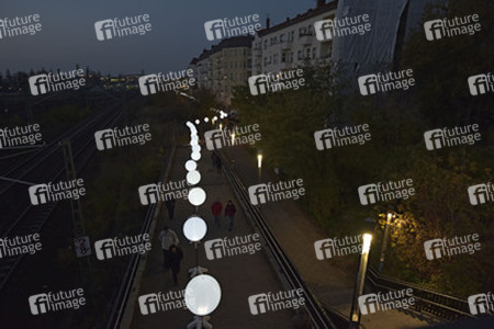 Lichtmauer aus Ballons, Berlin