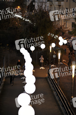 Lichtmauer aus Ballons, Berlin