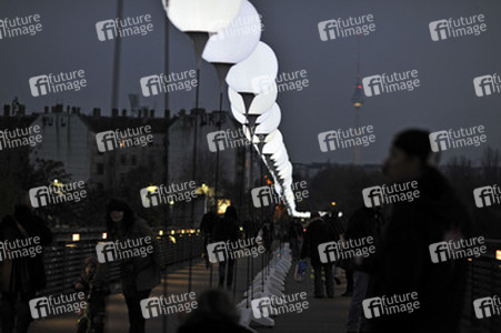 Lichtmauer aus Ballons, Berlin