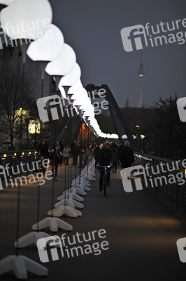Lichtmauer aus Ballons, Berlin